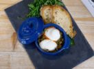 Oeuf poché façon cocotte à la sauce basquaise