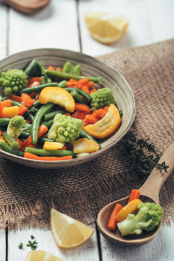 Poêlée-romanesco-et-légumes-colorés